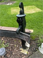 Vintage Water Pump Outdoor Decoration