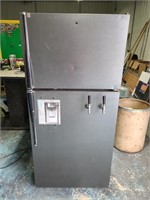 RCA Refrigerator w/ Built in Taps & Co2