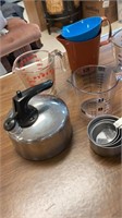 Tea kettle / measuring things