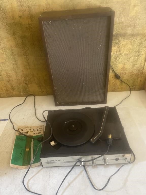 Glarinette 12 record player, realistic color