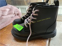 Girls size 1 Art Class hiking boots