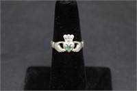 9kt White Gold 4Ever Claddagh Ring Emerald