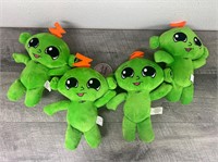 4 cute little stuffed green aliens