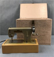 Kay an ee Sew master sewing machine in wood box
