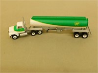 Winross BP Truck and trailer 10 in long