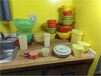 (22) Vintage TUPPERWARE Pieces