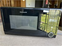 Frigidaire Microwave Oven - Works!
