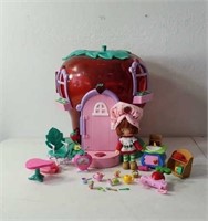 Strawberry Shortcake Berry Sweet Home Playhouse