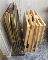 Set of (4) Oak tv trays w/ rack and set of (4)