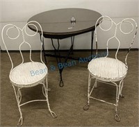 Ice cream table w/ two chairs