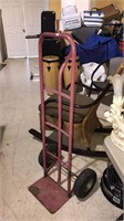 Furniture dolly with pneumatic tires