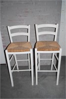 PAIR OF WHITE RUSH SEAT BAR STOOLS