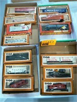 4 FLATS TYCO HO SCALE TRAIN CARS