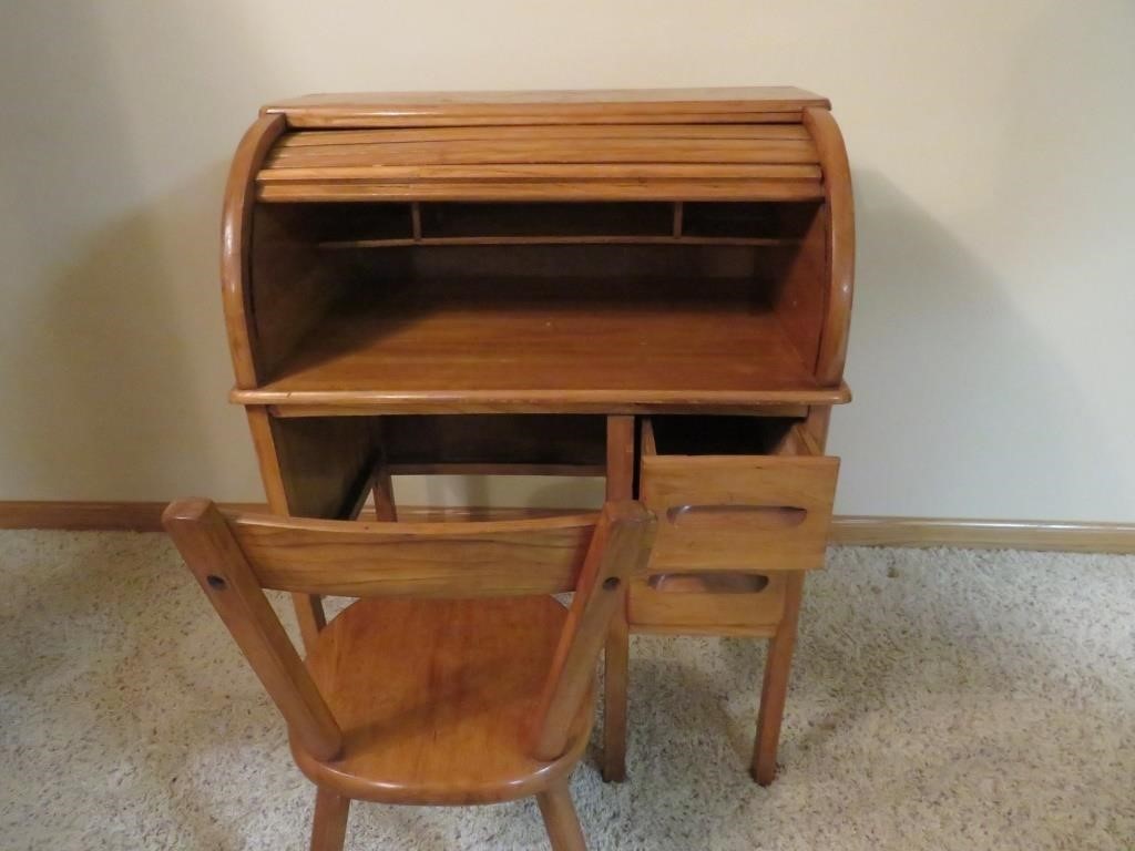 Child size rolltop school desk