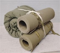 Military Sleeping Bag + 2 Foam Pads