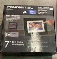 7 inch digital photo frame holds 6400 images and