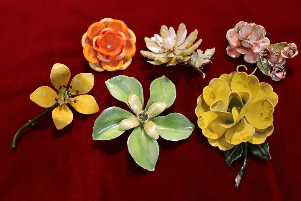 Assortment Of Vintage Enamel Brooches