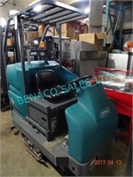 1X, TENNANT T15 ELECTRIC RIDE ON SCRUBBER