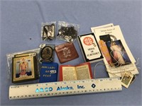 Lot of miniature religious reading material, box l