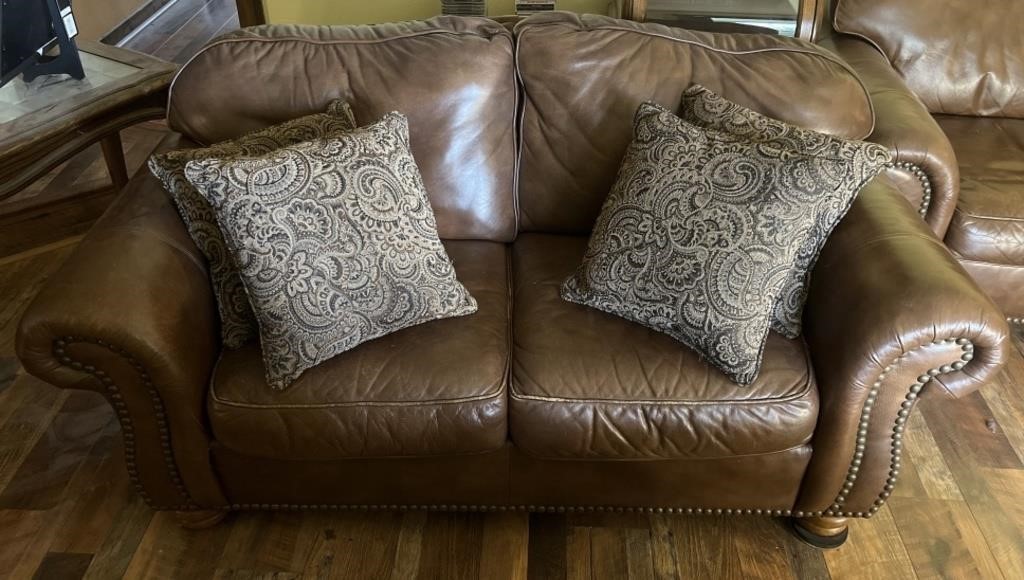 Flexsteel Brown Leather Love Seat W 4 Pillows
