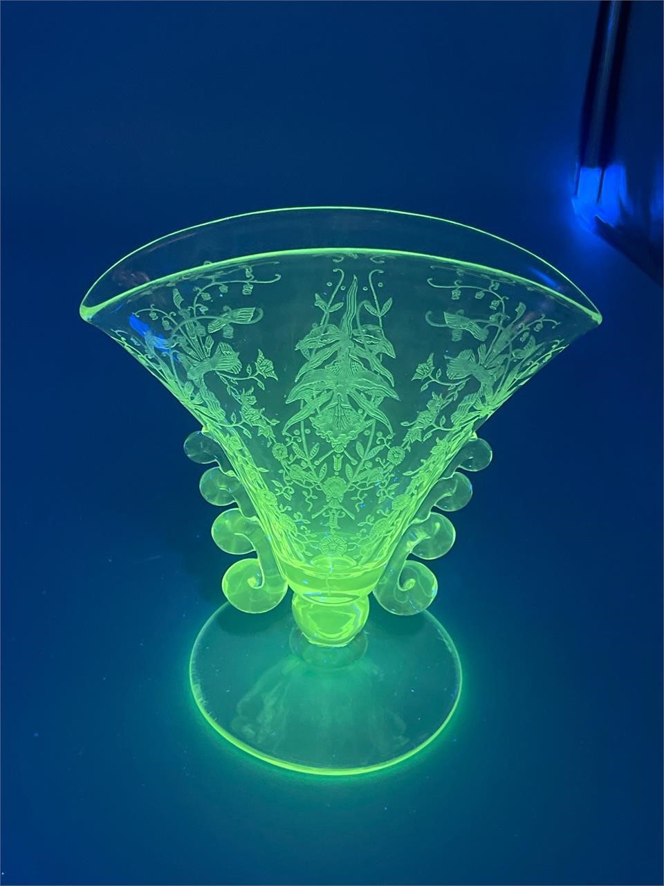 Orchard fan vase