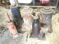 Hydraulic jacks