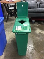 6 Green Recycle Stations
