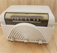 Crosley Model 9-118w table top radio, 1948