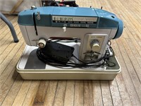 SEWING MACHINE IN CASE