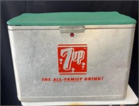 VTG 7UP cooler. Excellent condition 22x13x16in