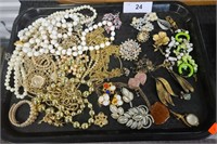 LARGE COLLECTION OF VINTAGE ESTATE JEWELRY