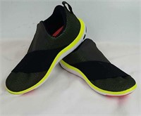Size 6 pet friendly Nike training shoes