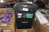 48g toter trash can with lid