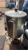 Fryer with pot for cooking