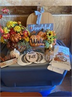 Beautiful Fall decor in large tote