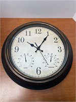 Clock with temperature gauge and hydrometer