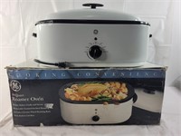 GE 18qt Roaster Oven, appears new, powers on