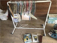 Rolling shirt hanging rack