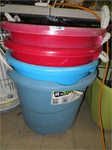 4 18 gallon plastic tubs
