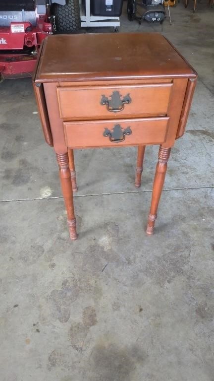 DROP LEAF SIDE TABLE 28" TALL X 33" X 15"