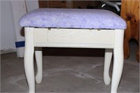 18 IN H X 18 IN W STOOL