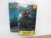 Harry Potter w/wand & base