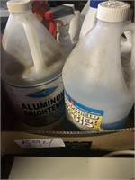 Windshield cleaner, bleach and degreaser, aluminum