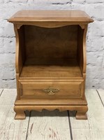 Early American Style Maple Night Stand w/ Shelf &