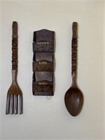 Wall decor (wooden spoon, fork, organizer)