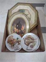 Lot with bird plates and wooden printed plaques