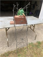 2 birdhouses, cast iron frog, trellis