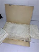 Vintage Linen Place mats & dinner napkins