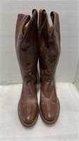 Size 8.5 B cowboy boots