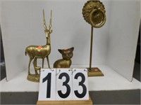 Brass Towel Holder ~ Mama & Baby Deer ~ Cat